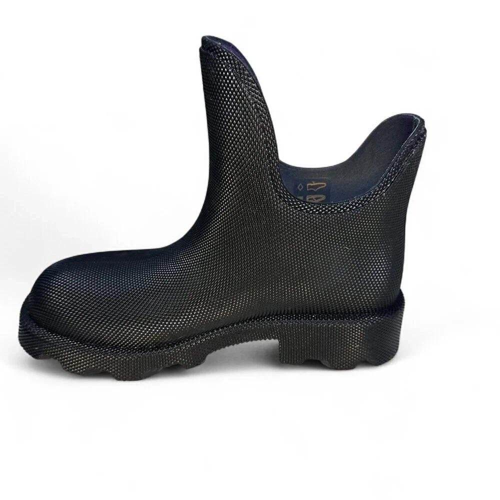 Burberry Women's Ray Rubber Ankle Boots sz 37 EU. NEW IN BOX